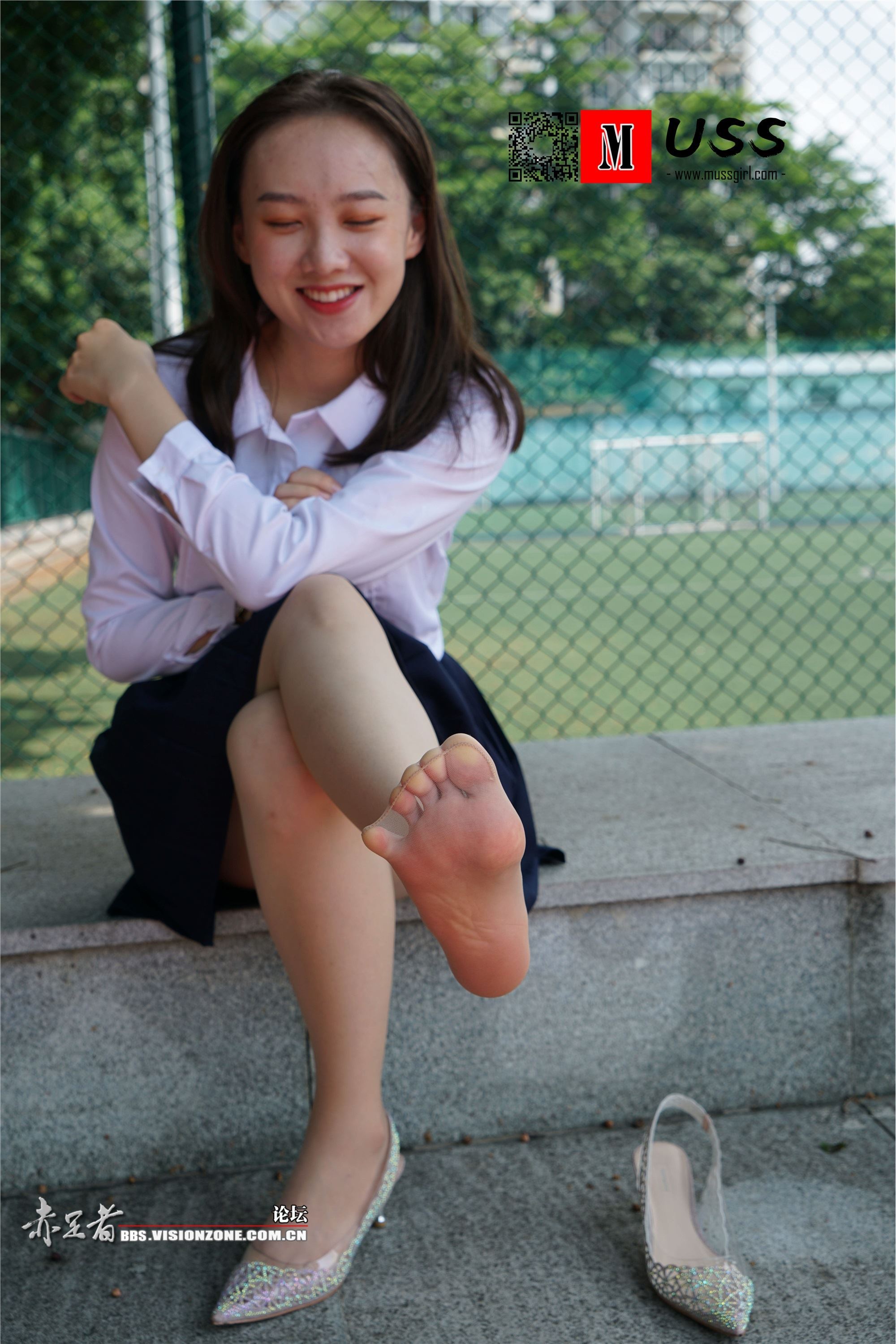 MussGirl NO.073 Beautiful teacher red ultra-thin stockings tender feet